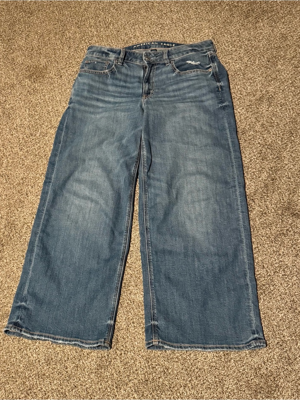 American Eagle Outfitters Wide-Leg Jeans in Medium Blue Wash 6short